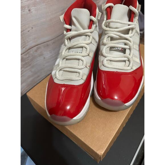 Men’s JORDAN 11 CHERRY 10.5 - Picture 2 of 11